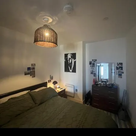 Modern One Bedroom In Centre